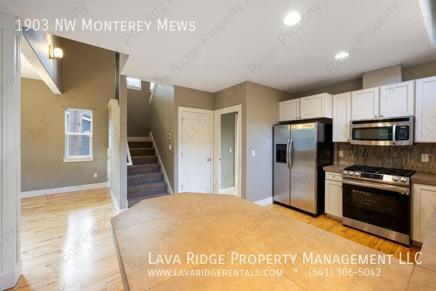 1903 Nw Monterey Mews - Photo 5 of 32
