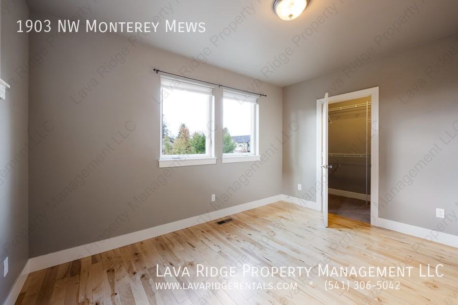 1903 Nw Monterey Mews - Photo 7 of 32