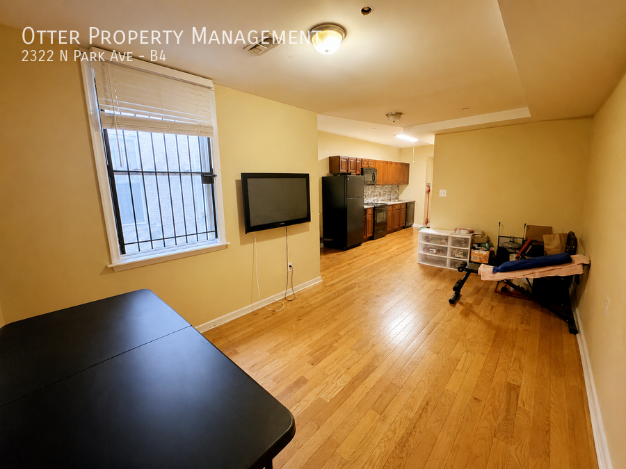 2322 N Park Ave #B4 - Photo 3 of 11