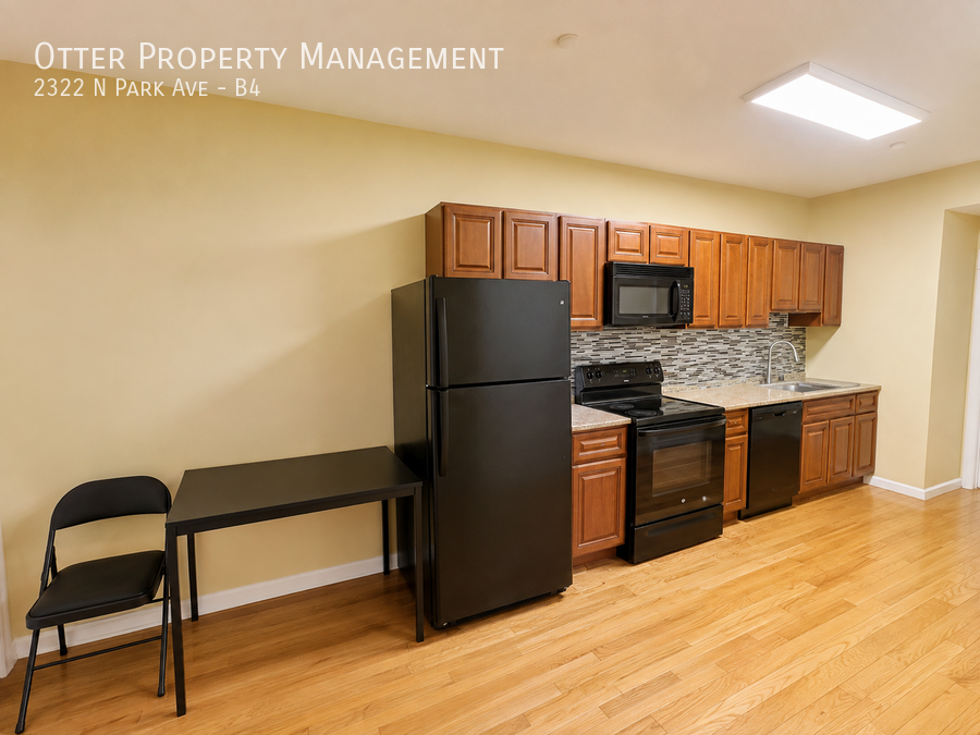 2322 N Park Ave #B4 - Photo 4 of 11