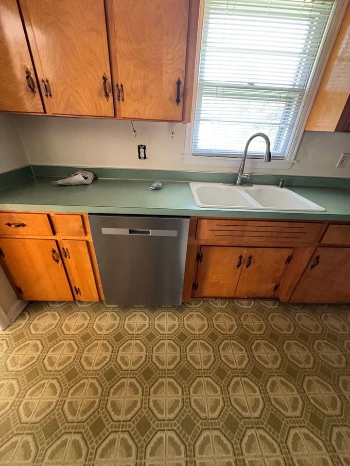 1805 Stevens Dr Ne - Photo 4 of 10