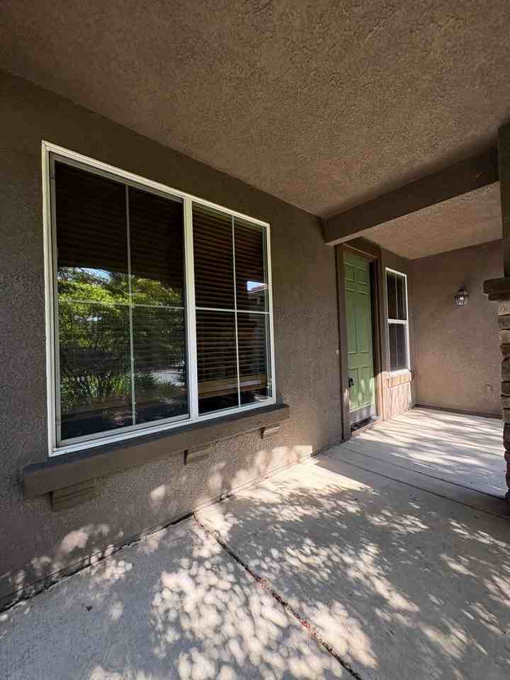 684 Whitfield Ln - Photo 3 of 33