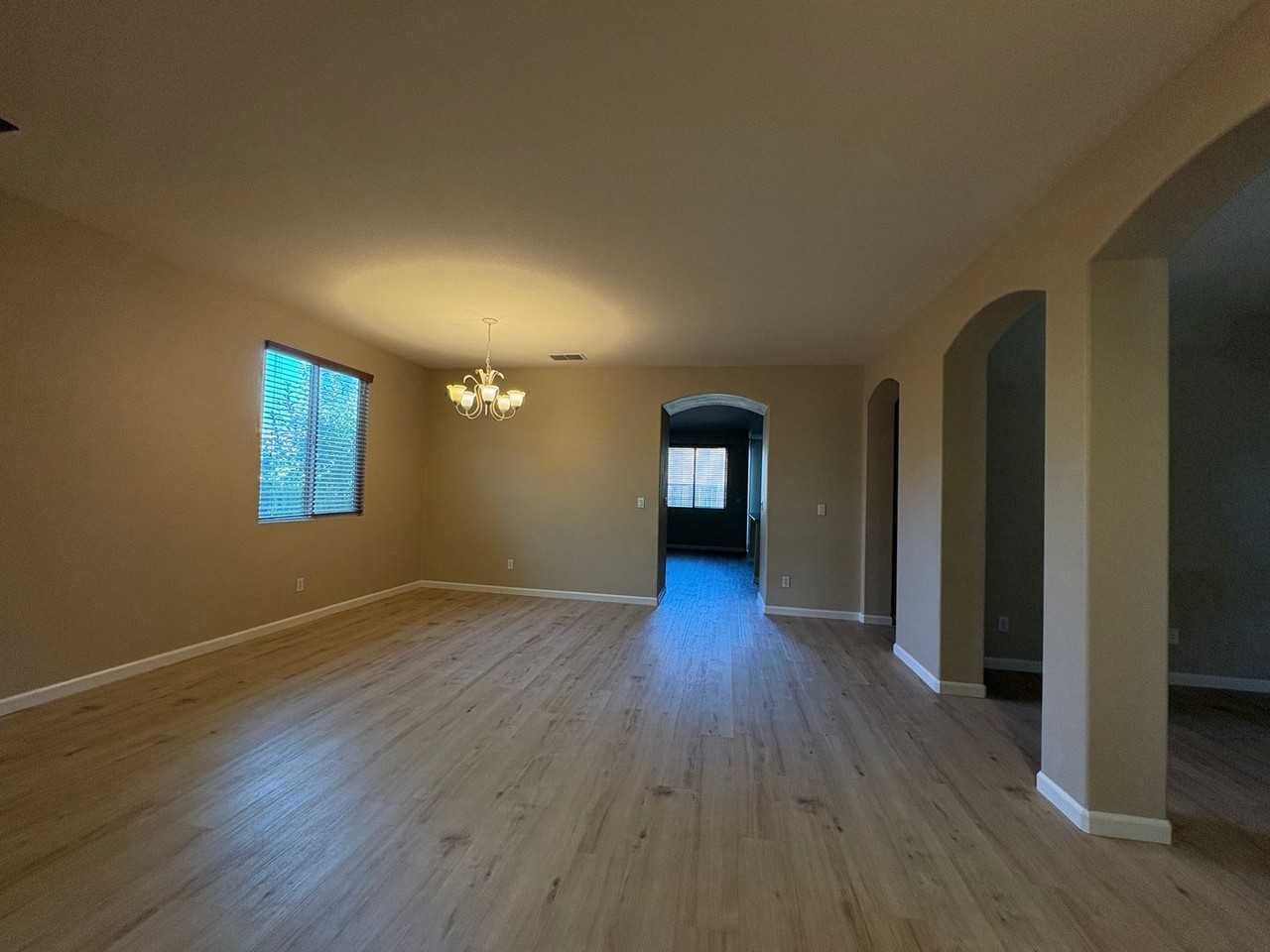 684 Whitfield Ln - Photo 6 of 33