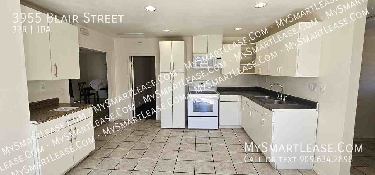 3955 Blair St - Photo 3 of 15