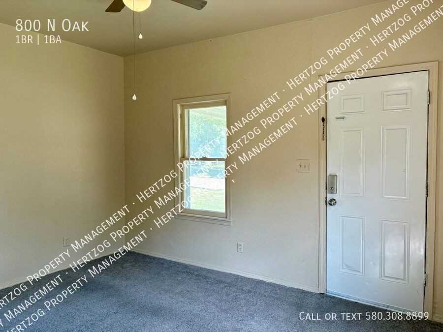 800 N Oak St - Photo 7 of 13
