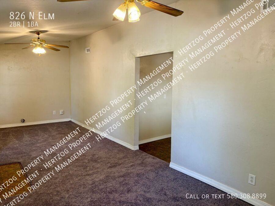 826 N Elm St - Photo 2 of 25