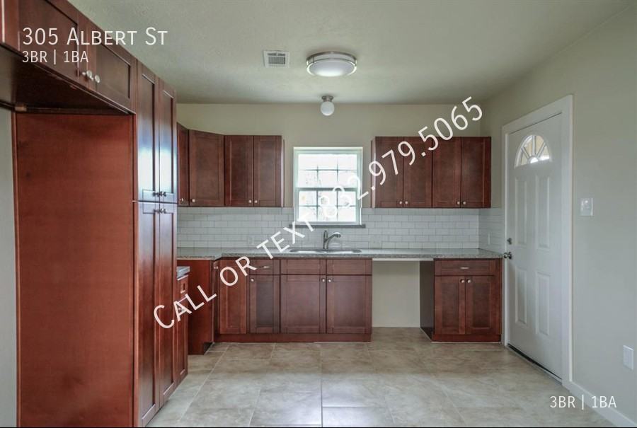 305 Albert St - Photo 2 of 11
