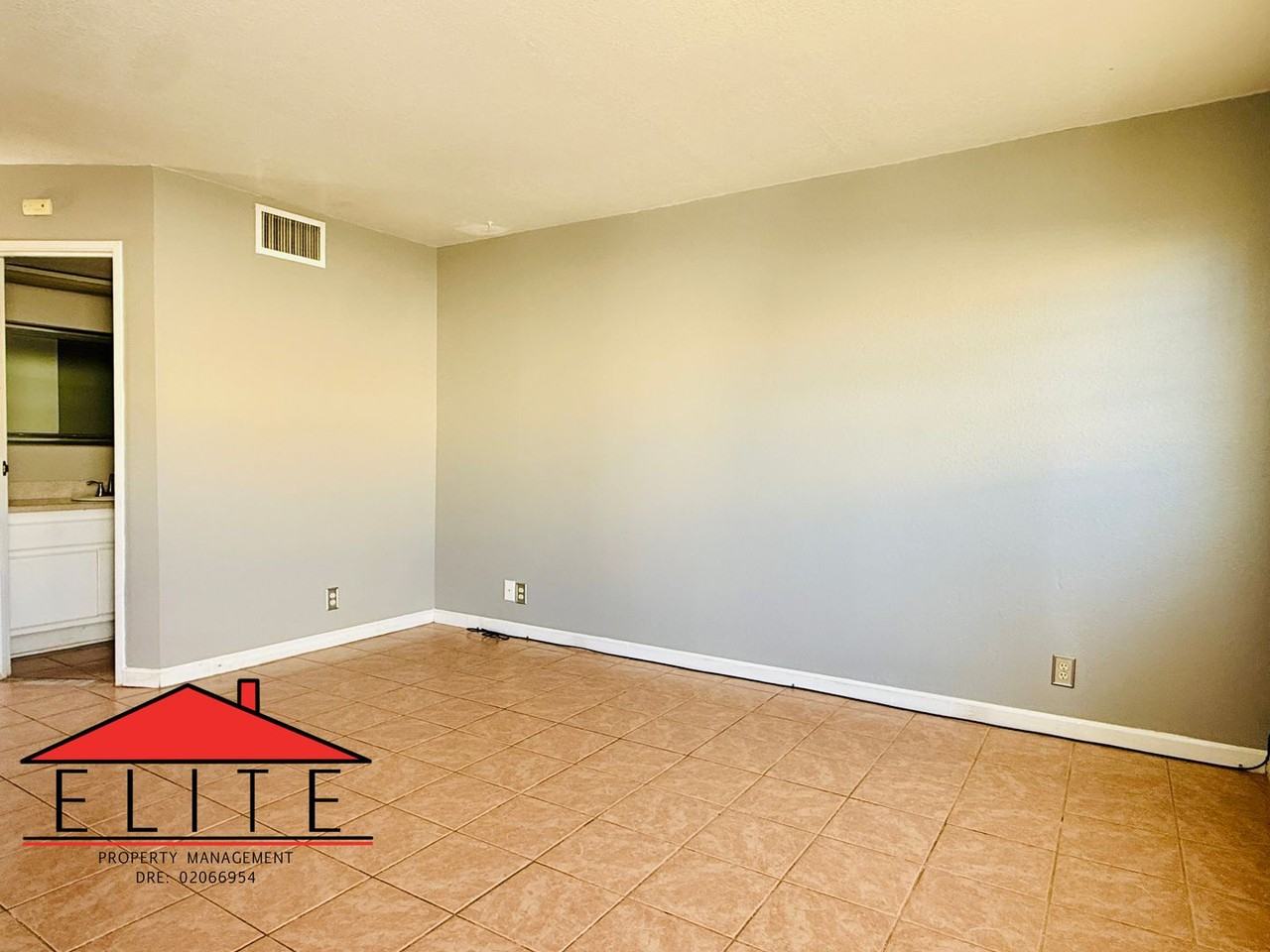 521 W Ward Ave - Photo 2 of 19