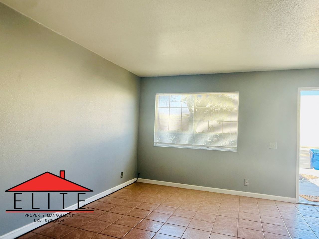 521 W Ward Ave - Photo 4 of 19
