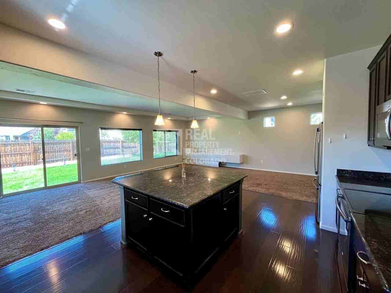 10697 Worchester St - Photo 4 of 25