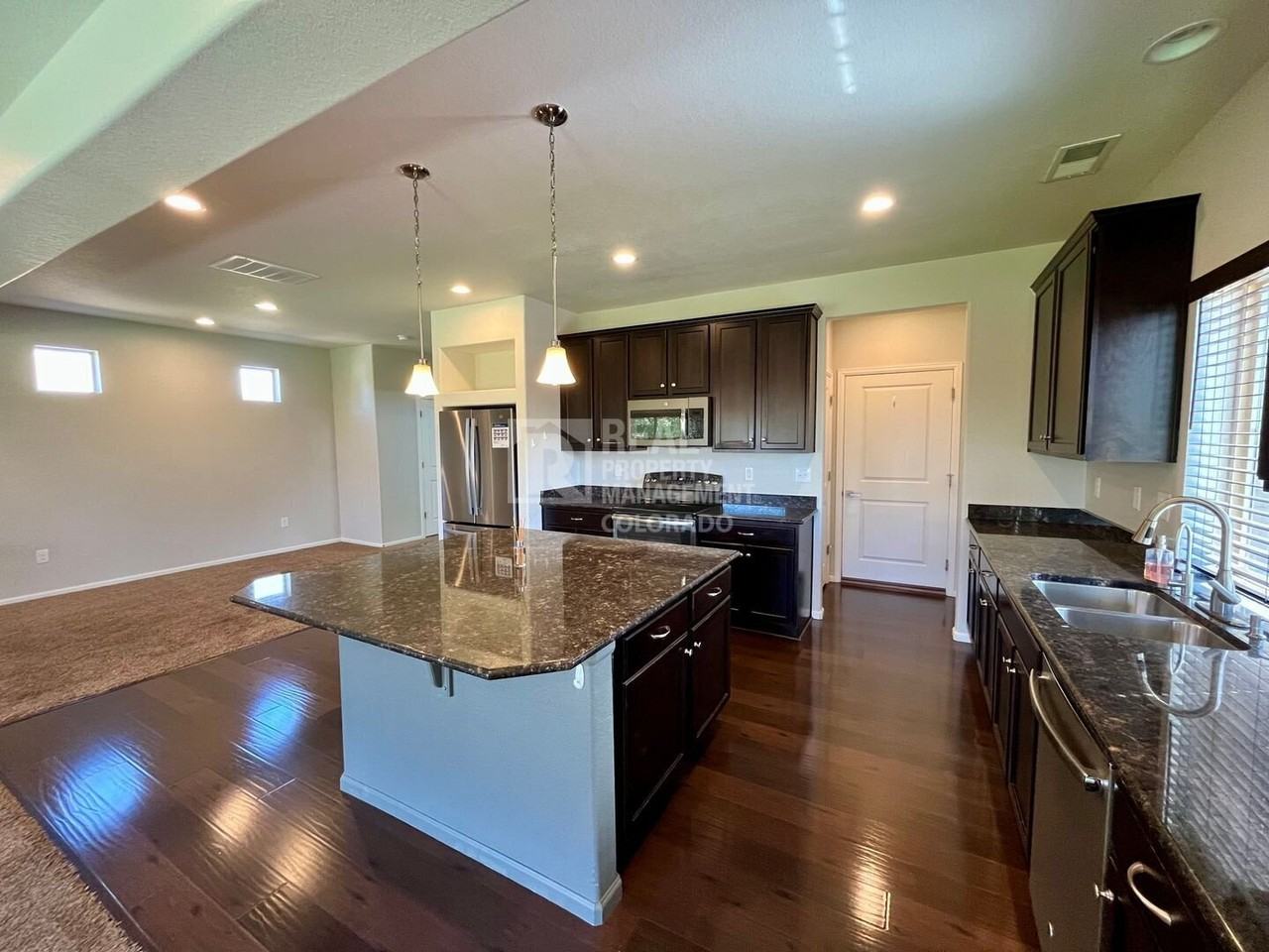 10697 Worchester St - Photo 5 of 25