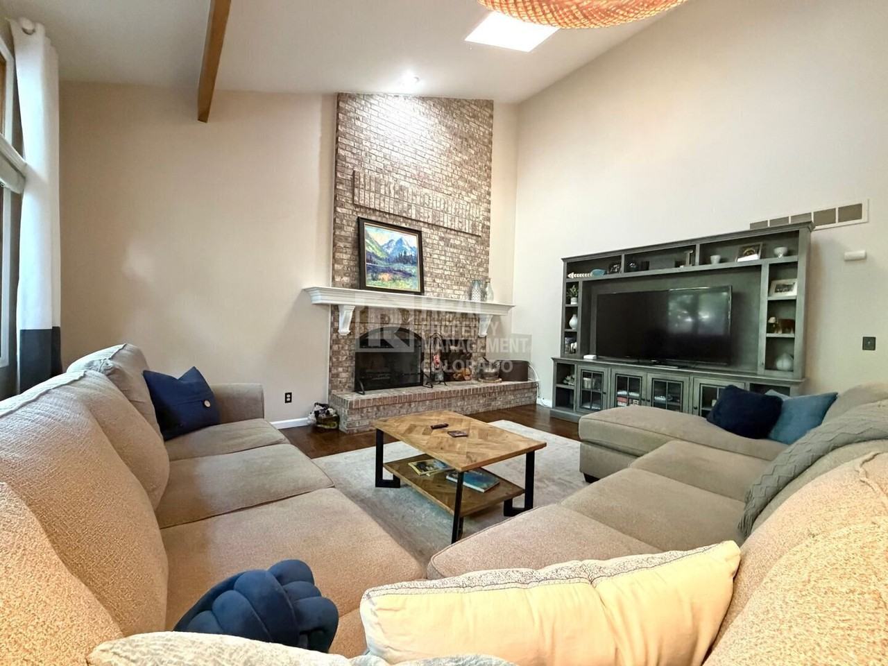 1408 E Irwin Ln - Photo 6 of 26