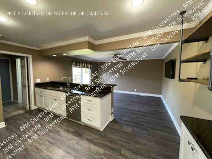 4057 Bramford Dr - Photo 7 of 17