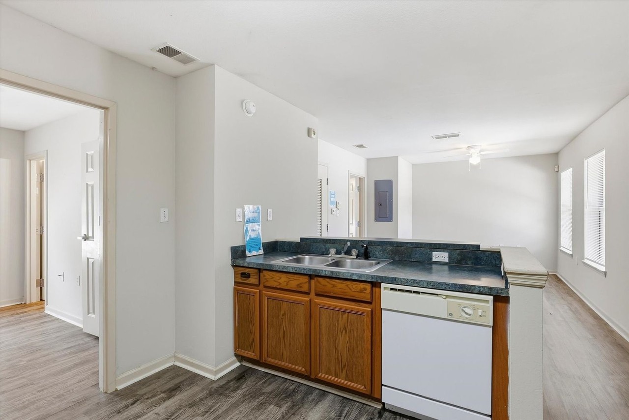 1609 W Pensacola St - Photo 6 of 24
