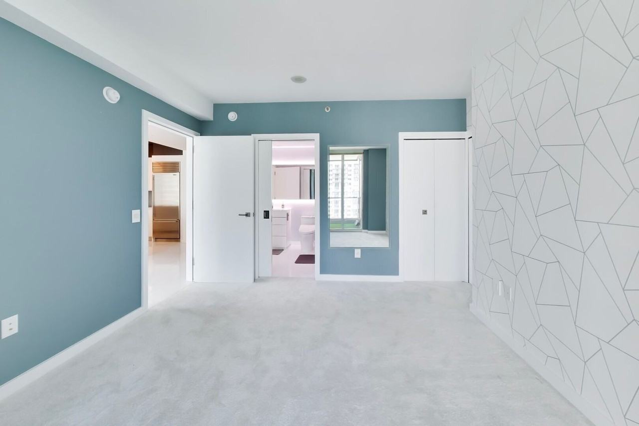 425 1st St #1907 - Photo 3 of 41