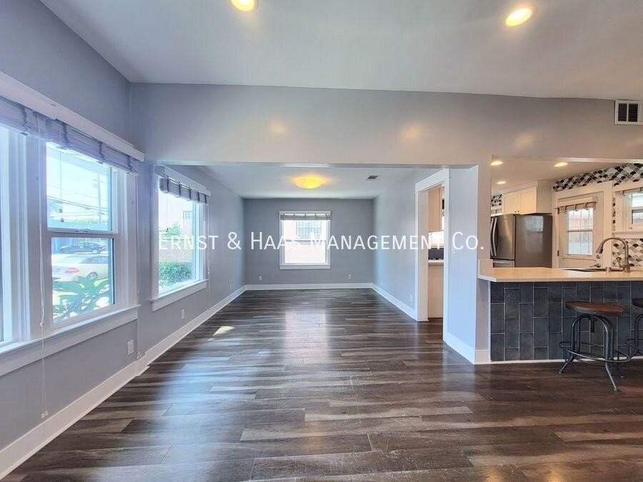 1025 Saint Louis Ave - Photo 5 of 46