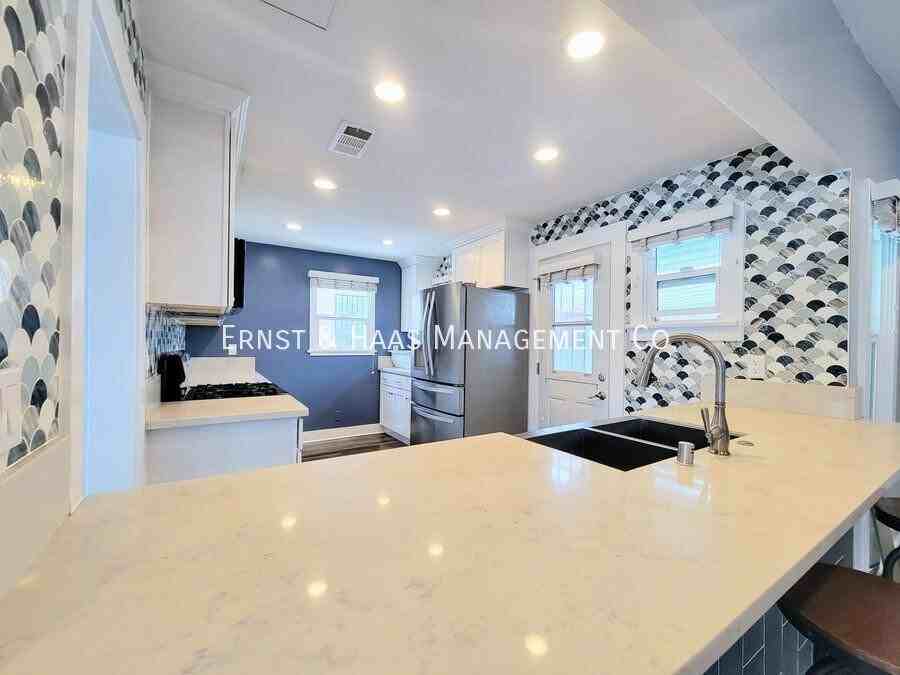 1025 Saint Louis Ave - Photo 7 of 46