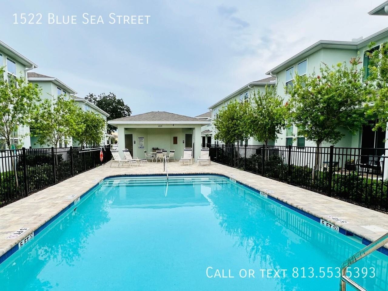 1522 Blue Sea St - Photo 3 of 30