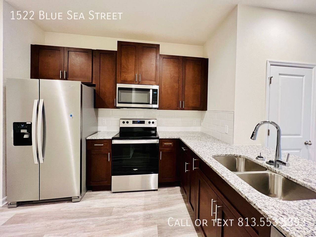 1522 Blue Sea St - Photo 4 of 30