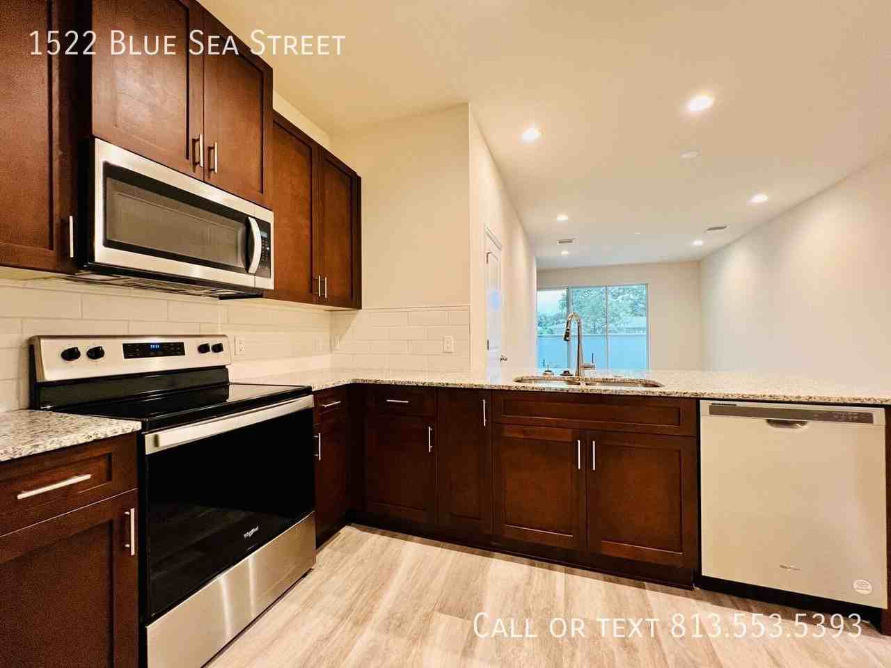 1522 Blue Sea St - Photo 6 of 30