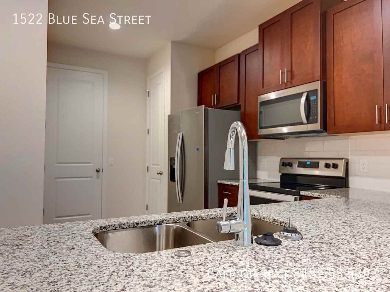 1522 Blue Sea St - Photo 7 of 30