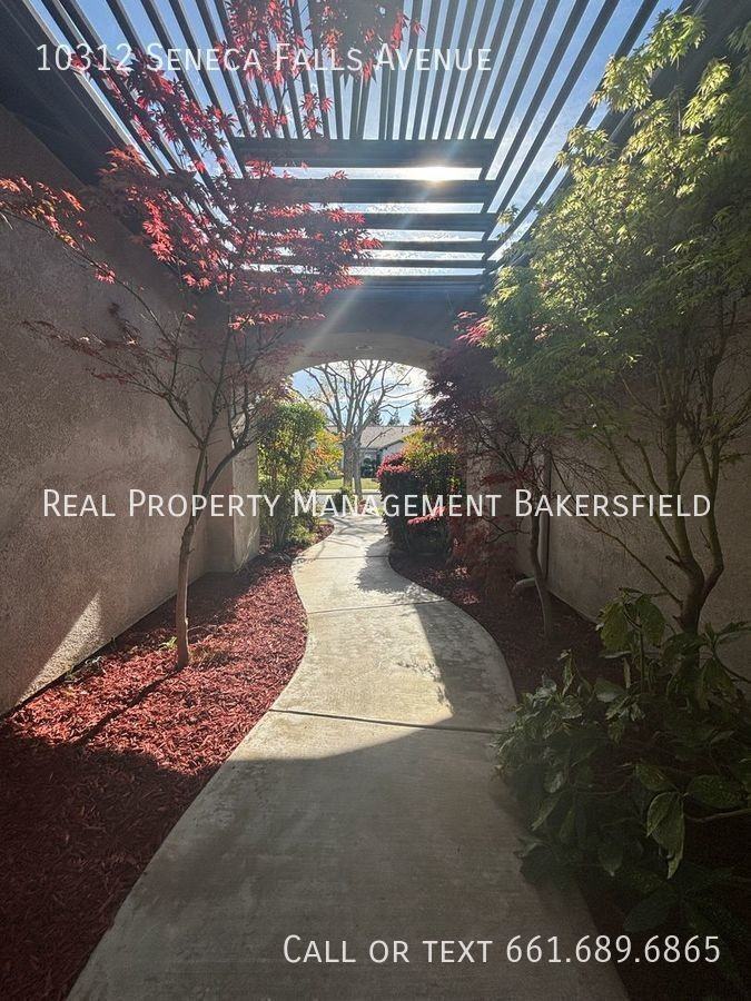 10312 Seneca Falls Ave - Photo 4 of 35