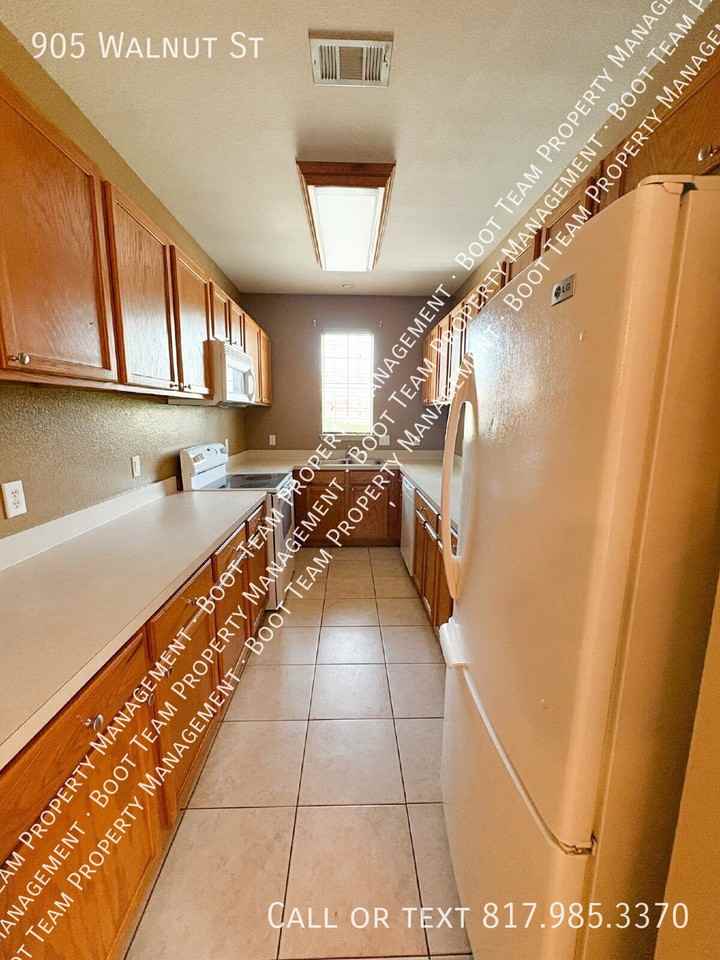 905 Walnut St - Photo 4 of 15