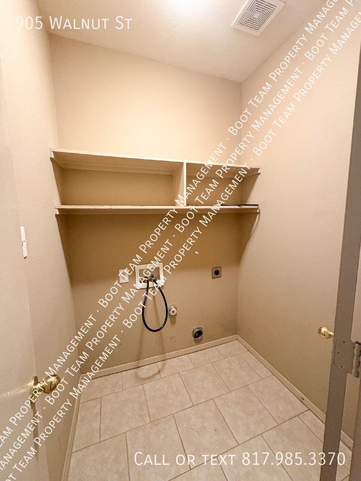 905 Walnut St - Photo 5 of 15