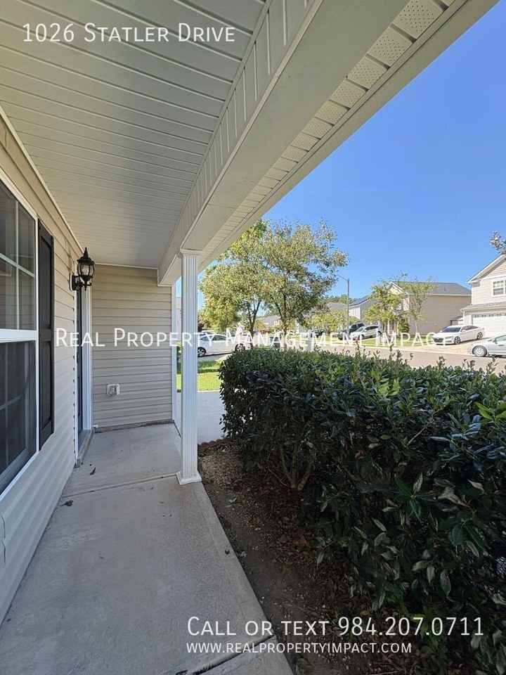 1026 Statler Dr - Photo 6 of 47