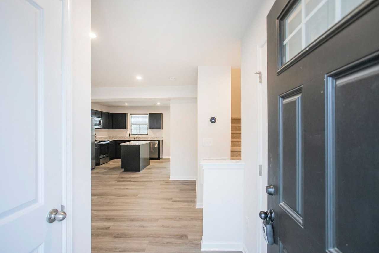 1626 Mountain Ash Ln - Photo 4 of 43