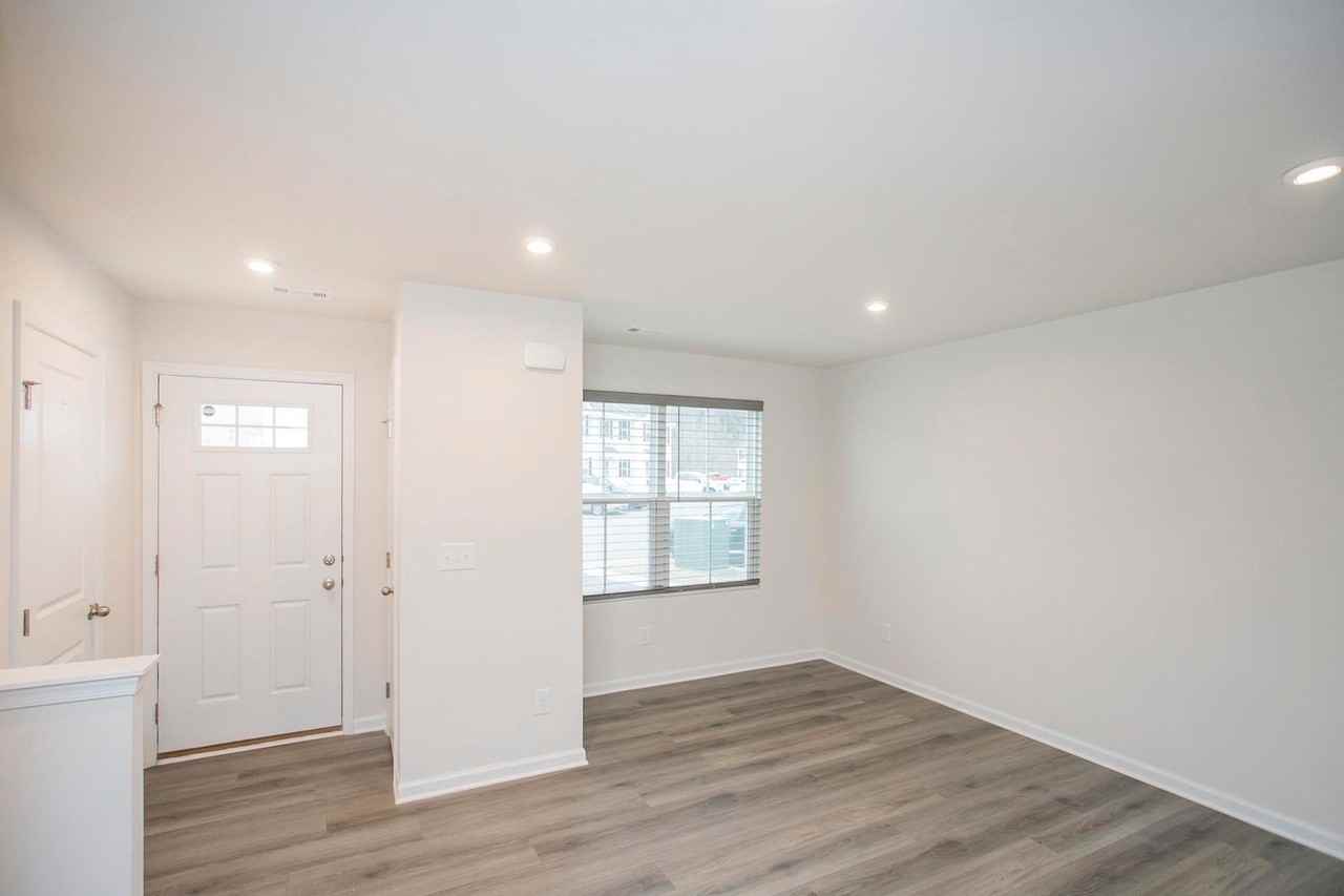 1626 Mountain Ash Ln - Photo 6 of 43