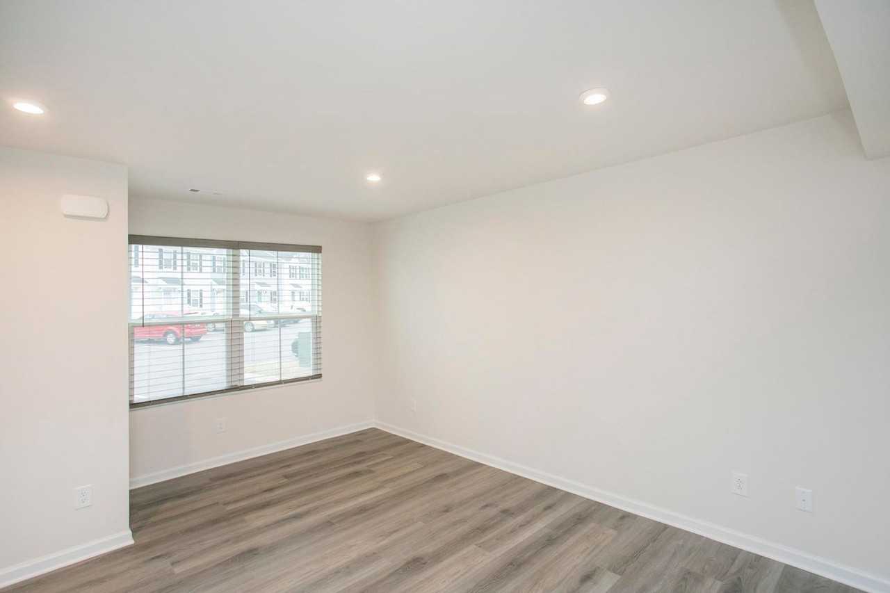 1626 Mountain Ash Ln - Photo 7 of 43