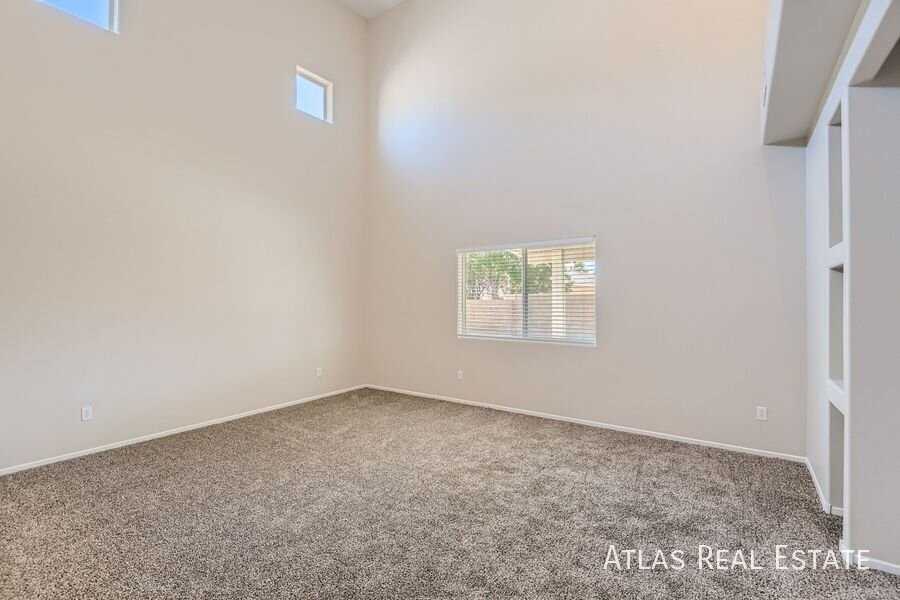 4917 Royal Lake Ave - Photo 3 of 18