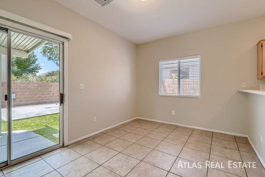 4917 Royal Lake Ave - Photo 6 of 18