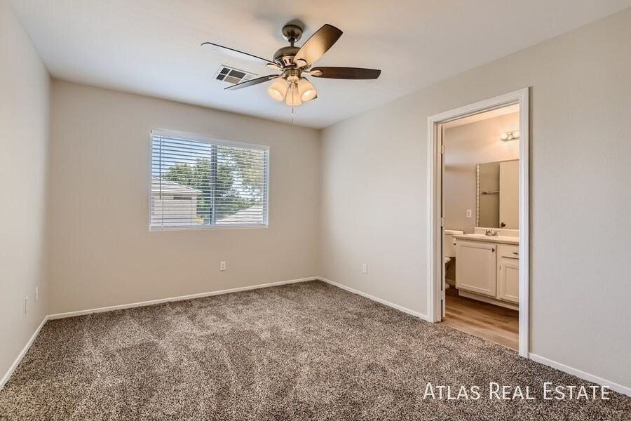 4917 Royal Lake Ave - Photo 7 of 18