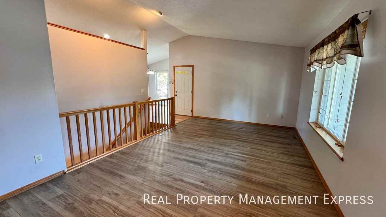 4109 N Alaska Ave - Photo 3 of 26