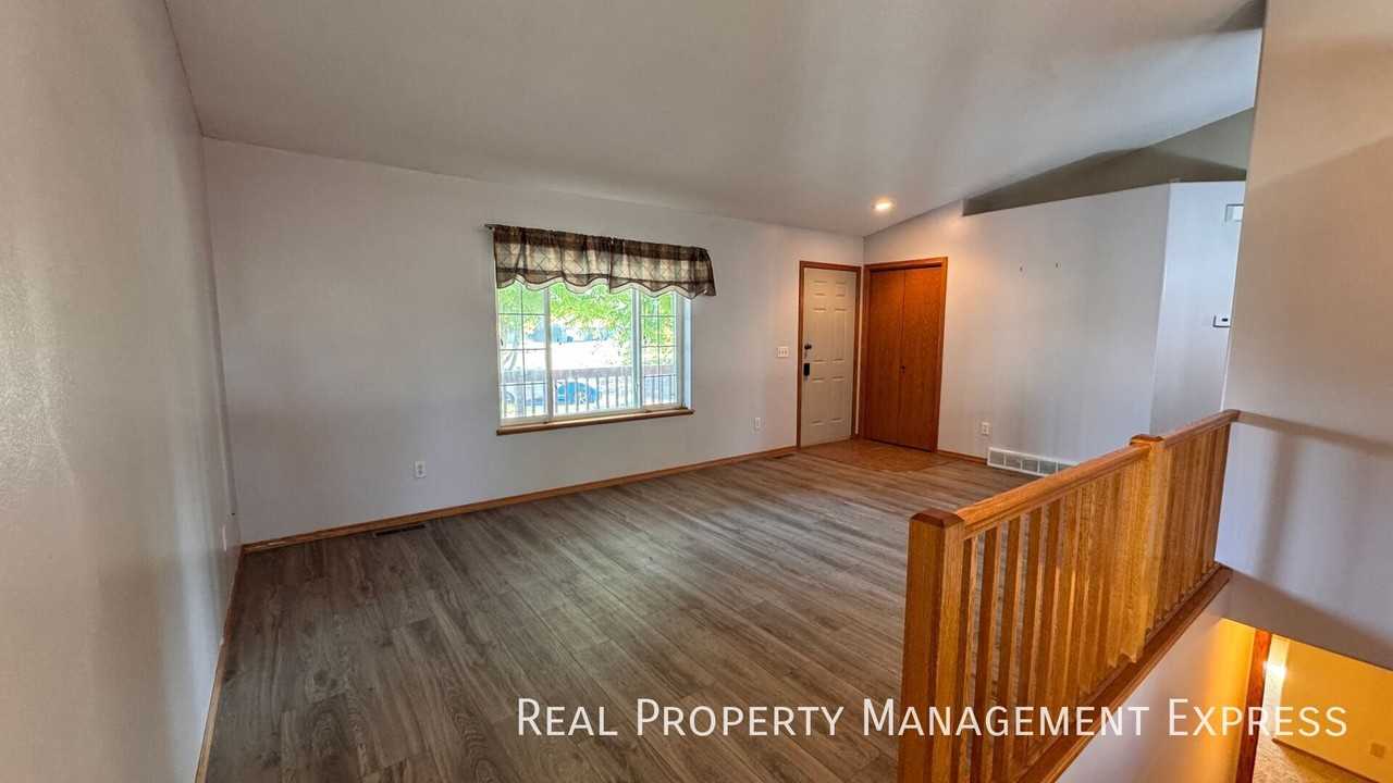 4109 N Alaska Ave - Photo 4 of 26
