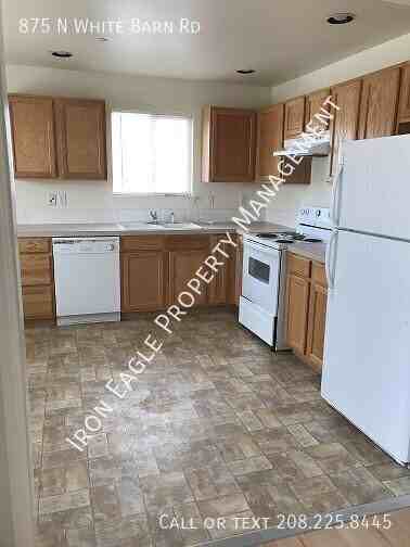 875 N White Barn Rd - Photo 2 of 9