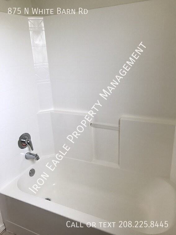 875 N White Barn Rd - Photo 7 of 9