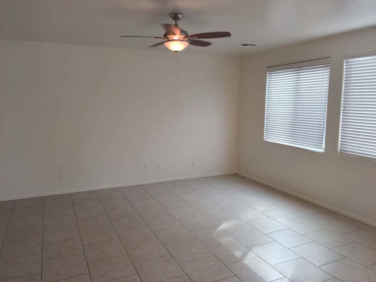 3031 E Regina St - Photo 5 of 18
