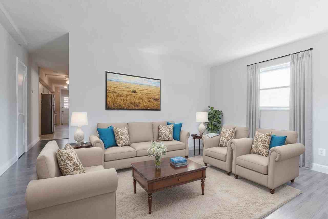 2407 21st Pl Ne Apt 1 #1 - Photo 2 of 12