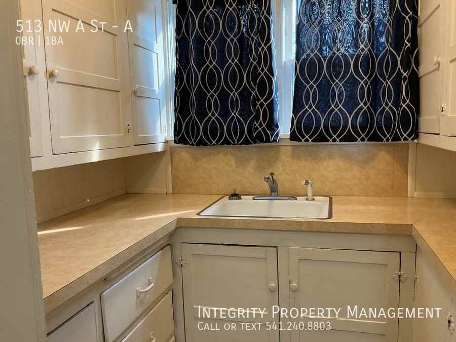 513 Nw A St #A - Photo 6 of 11