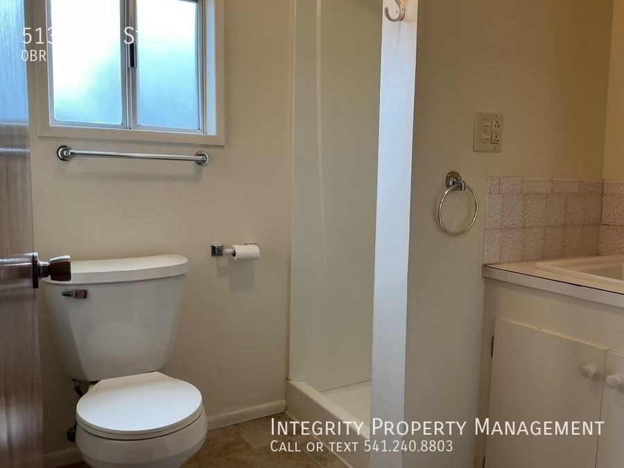 513 Nw A St #A - Photo 7 of 11