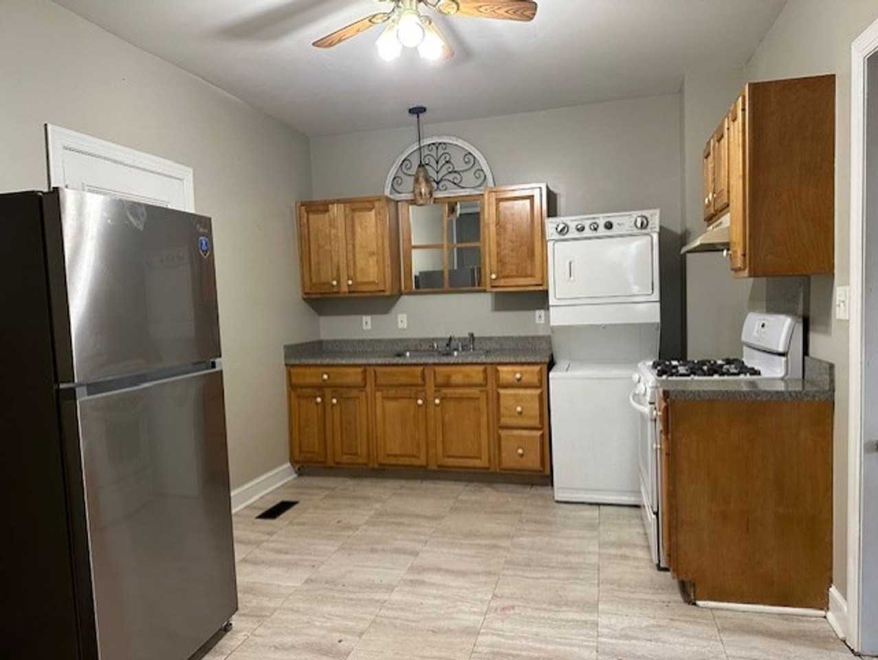 162 E Louther St - Photo 4 of 14