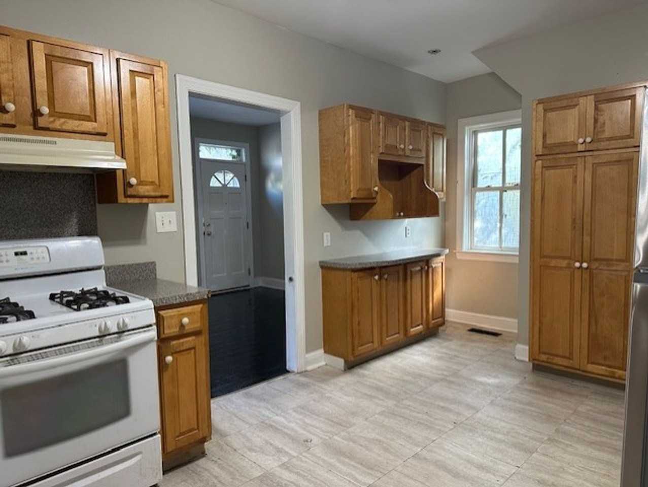 162 E Louther St - Photo 5 of 14