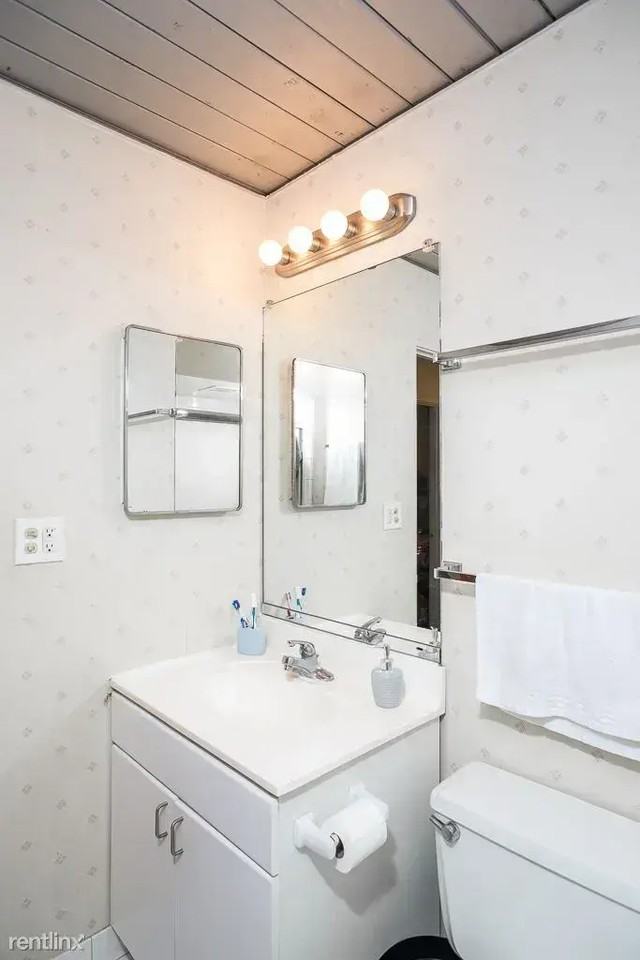 1224 Washtenaw Ct #1224-3 - Photo 3 of 6
