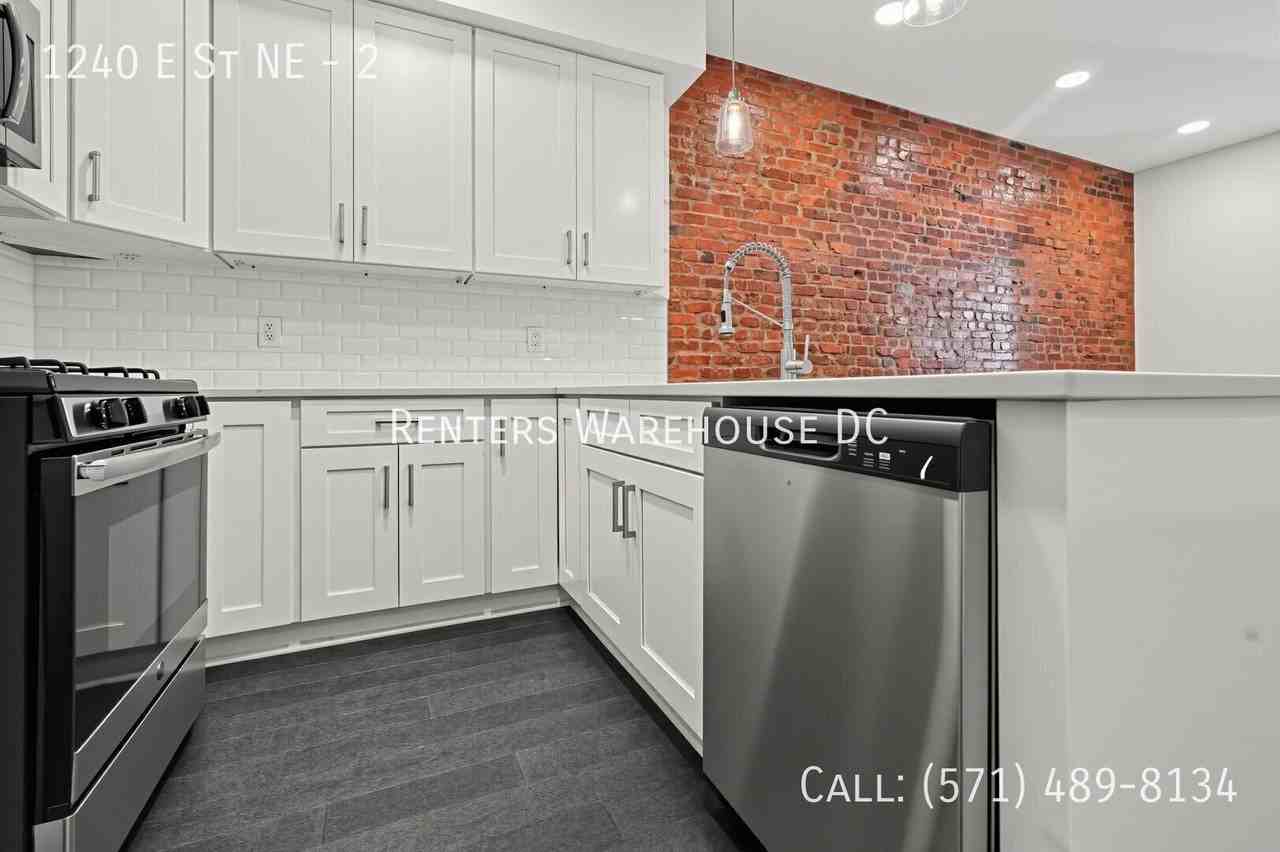 1240 E St Ne #2 - Photo 3 of 22