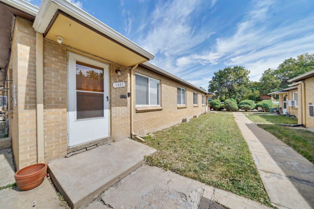 1443 Jasmine St - Photo 2 of 10