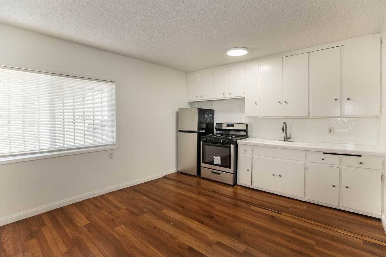 39 Sunset Ave #105 - Photo 2 of 10