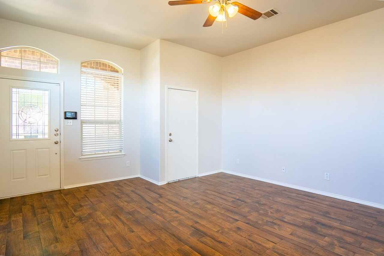 4629 Thistle Creek Ct - Photo 4 of 19